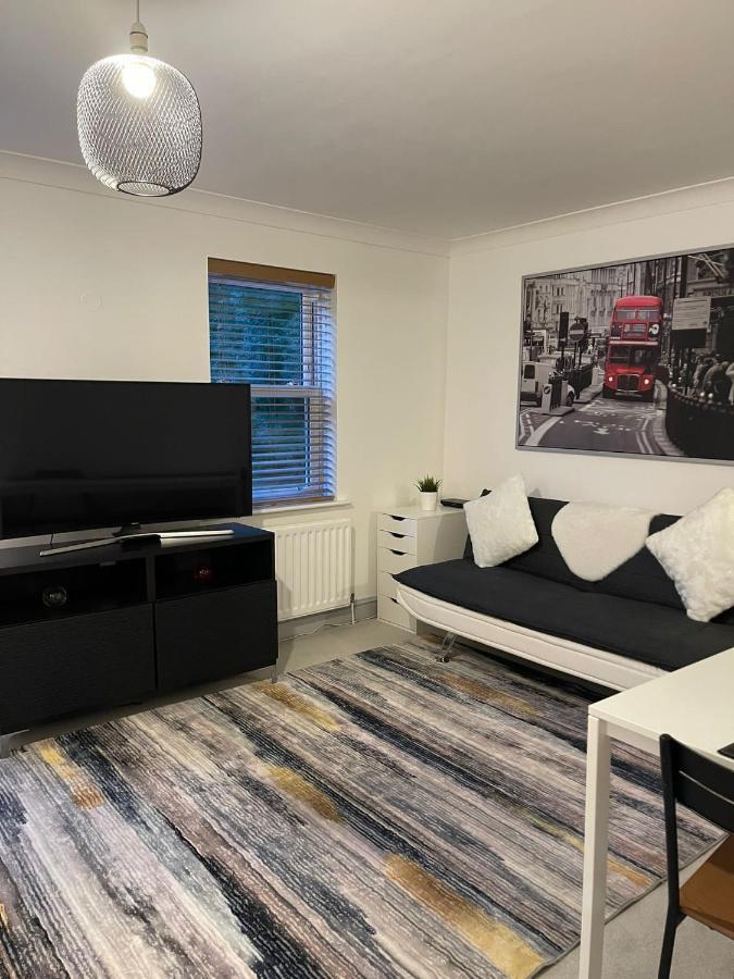 Stunning Studio Flat - Free Parking - 3 Min From Sutton Station Leilighet Eksteriør bilde