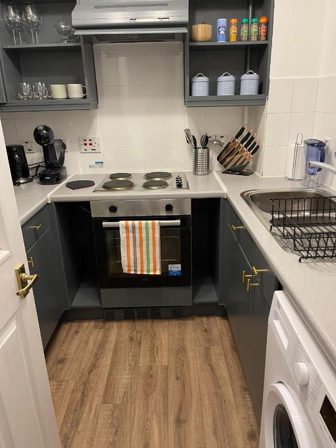 Stunning Studio Flat - Free Parking - 3 Min From Sutton Station Leilighet Eksteriør bilde