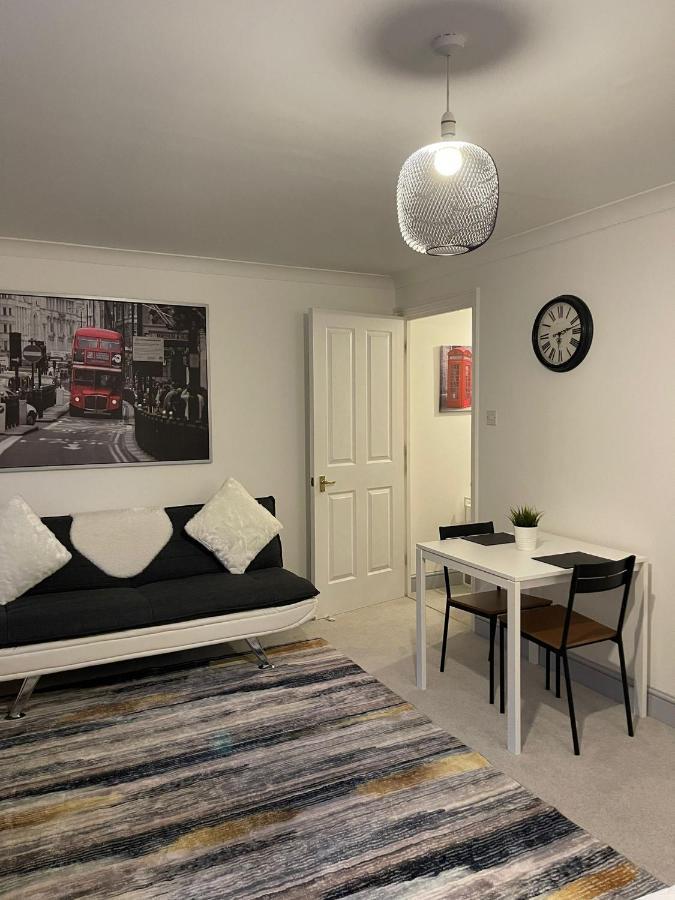 Stunning Studio Flat - Free Parking - 3 Min From Sutton Station Leilighet Eksteriør bilde